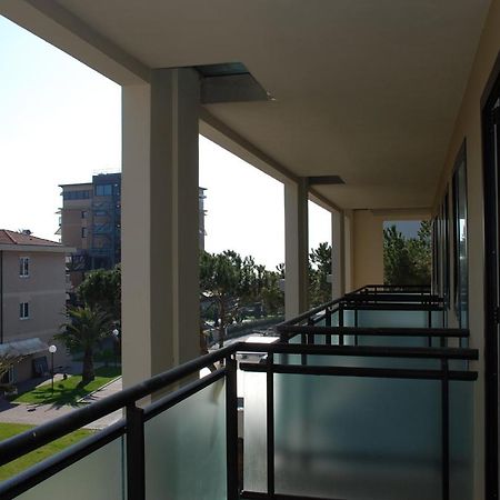 Hotel Caesar Residence & Spa Lido di Camaiore Esterno foto
