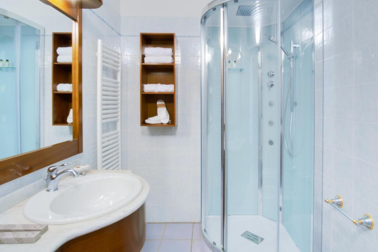 Hotel Caesar Residence & Spa Lido di Camaiore Esterno foto