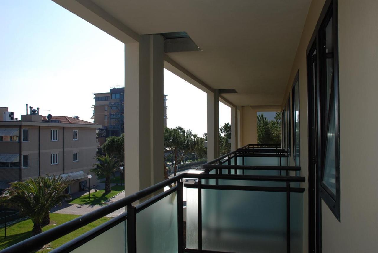 Hotel Caesar Residence & Spa Lido di Camaiore Esterno foto