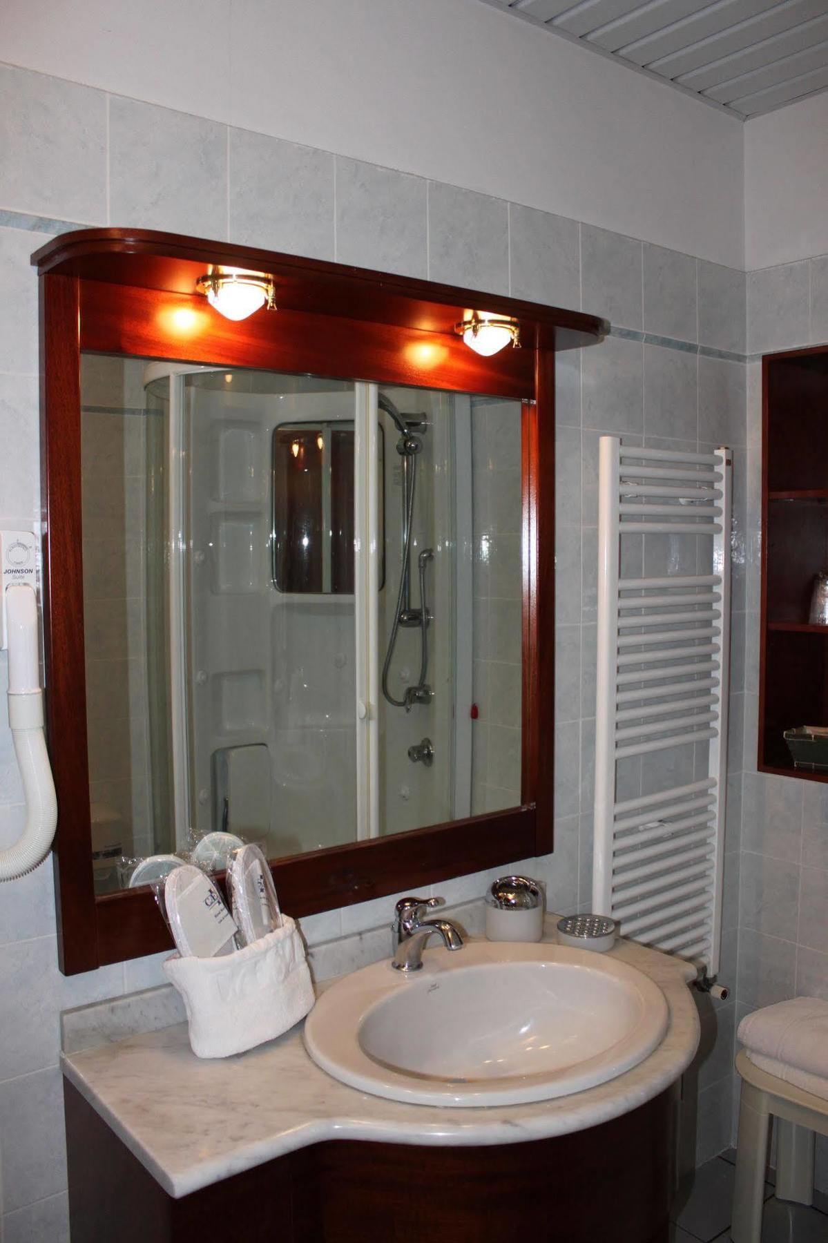 Hotel Caesar Residence & Spa Lido di Camaiore Esterno foto