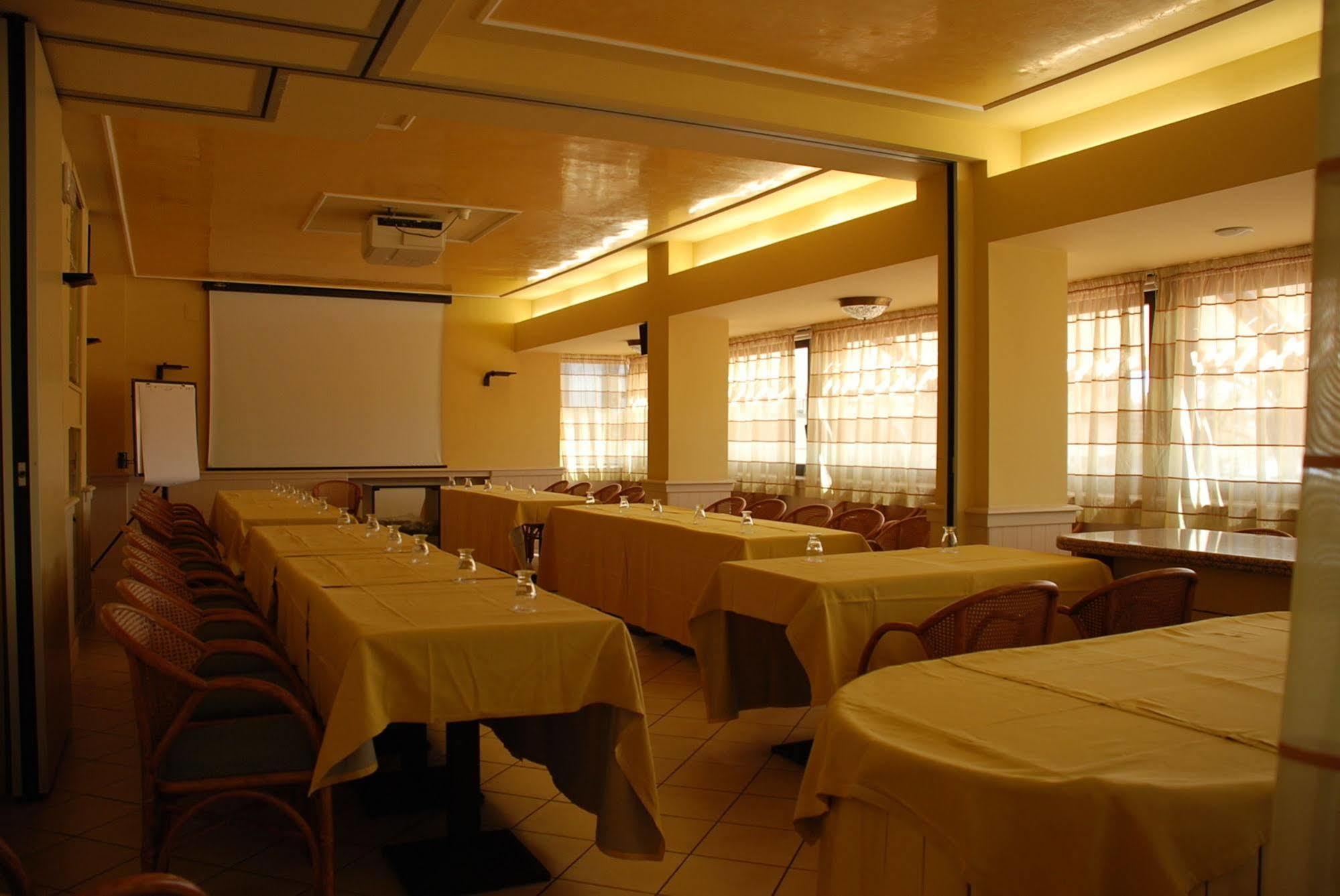 Hotel Caesar Residence & Spa Lido di Camaiore Esterno foto