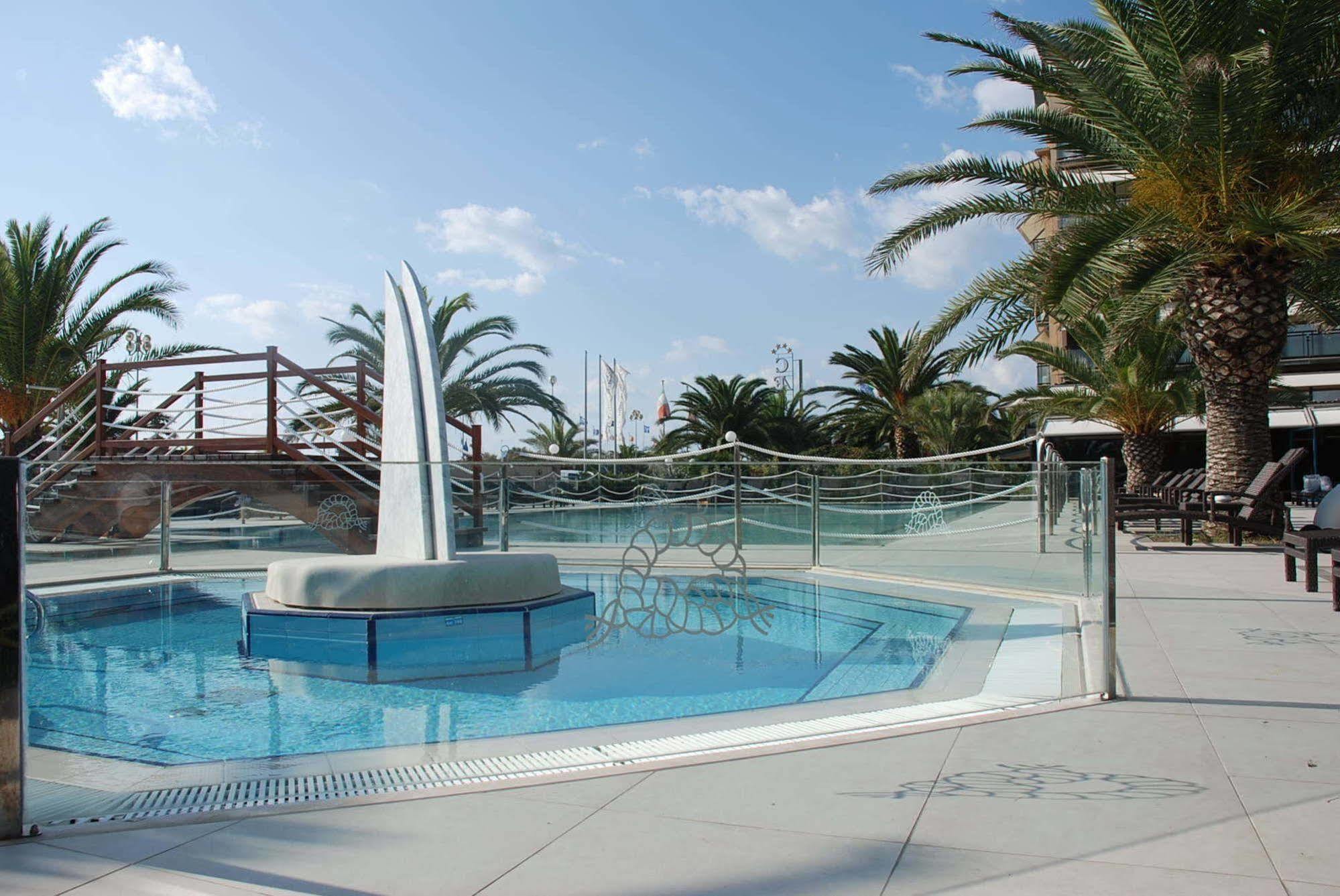 Hotel Caesar Residence & Spa Lido di Camaiore Esterno foto