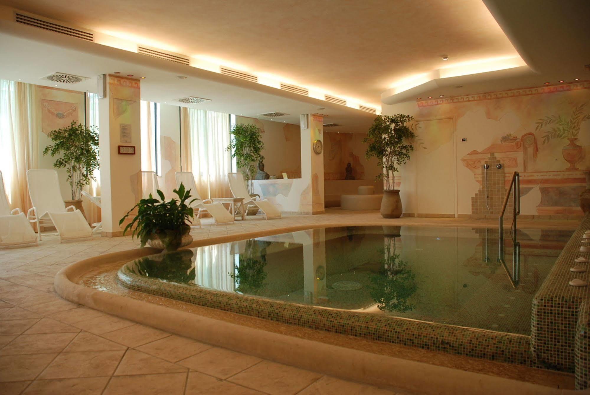 Hotel Caesar Residence & Spa Lido di Camaiore Esterno foto