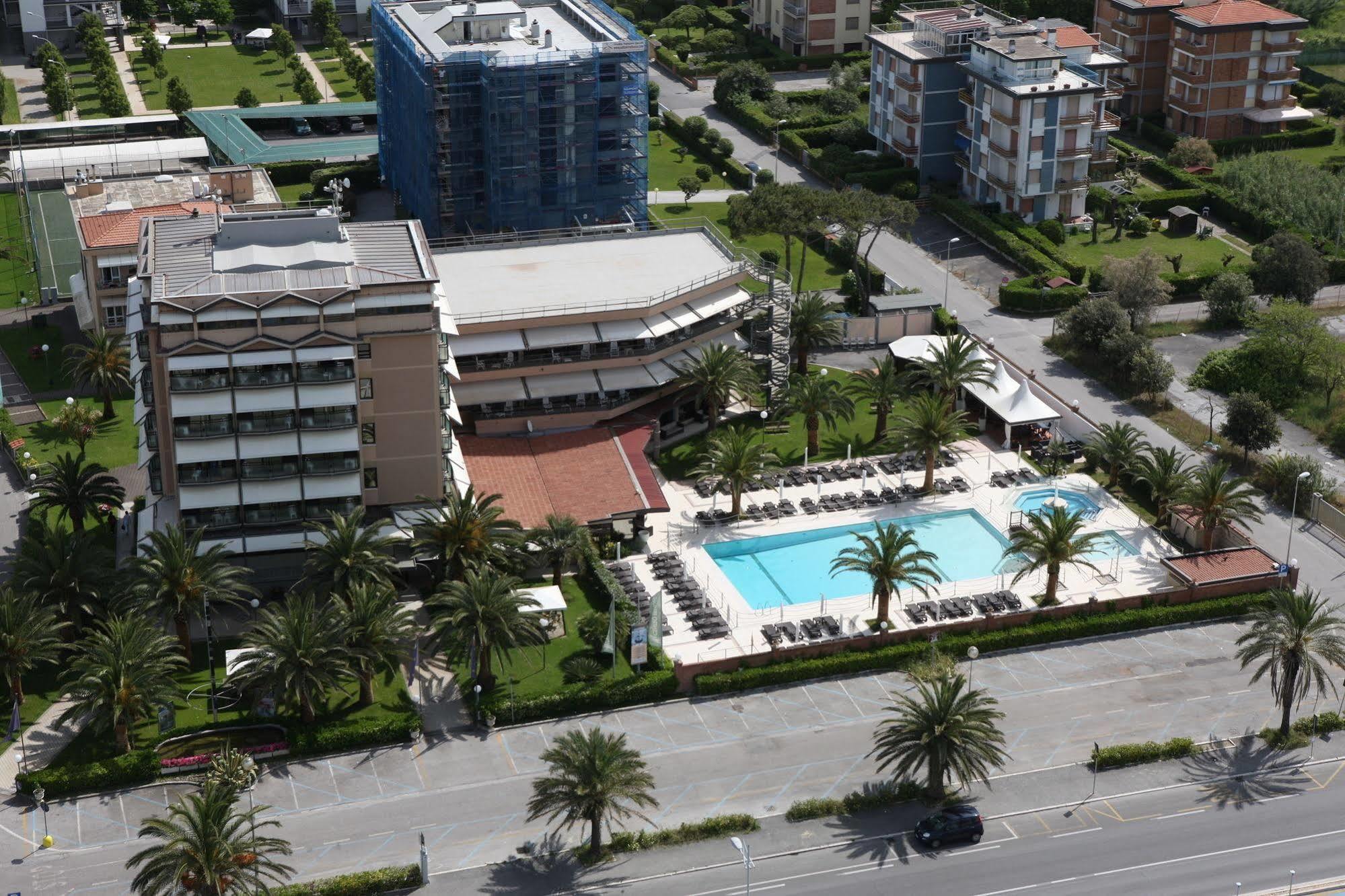 Hotel Caesar Residence & Spa Lido di Camaiore Esterno foto