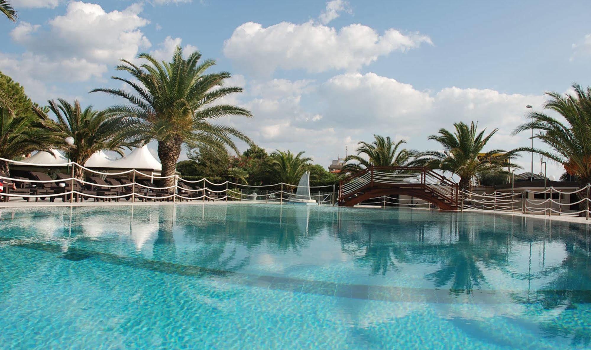 Hotel Caesar Residence & Spa Lido di Camaiore Esterno foto