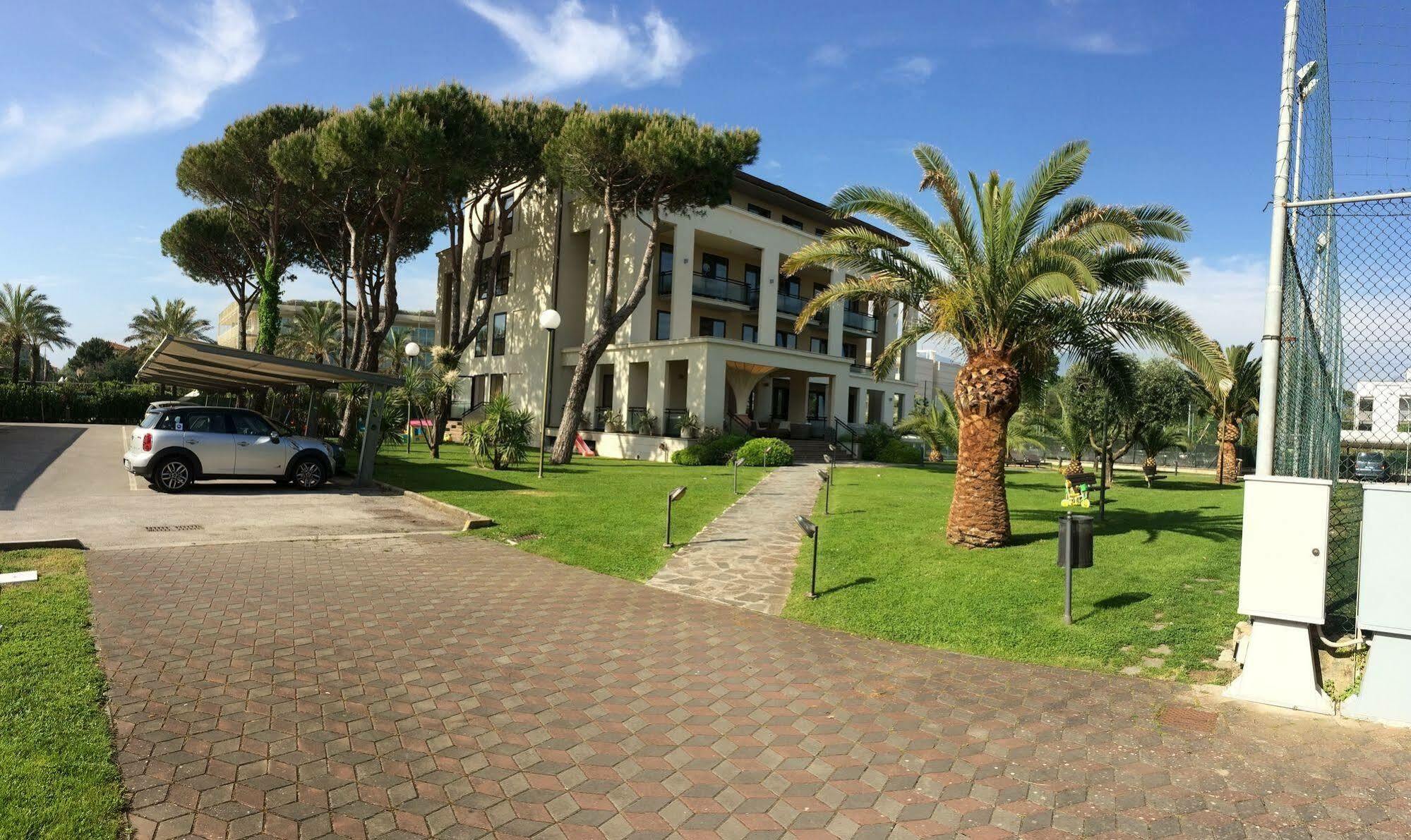 Hotel Caesar Residence & Spa Lido di Camaiore Esterno foto