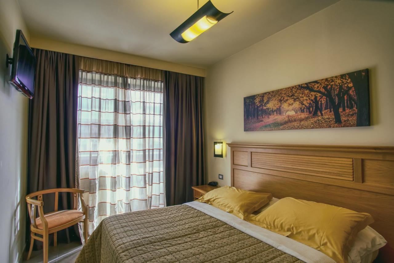 Hotel Caesar Residence & Spa Lido di Camaiore Esterno foto