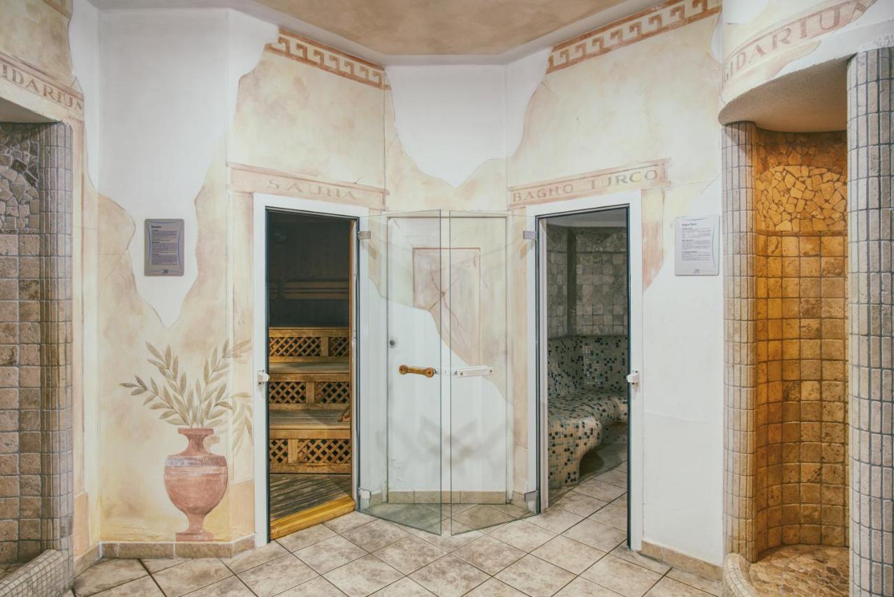 Hotel Caesar Residence & Spa Lido di Camaiore Esterno foto