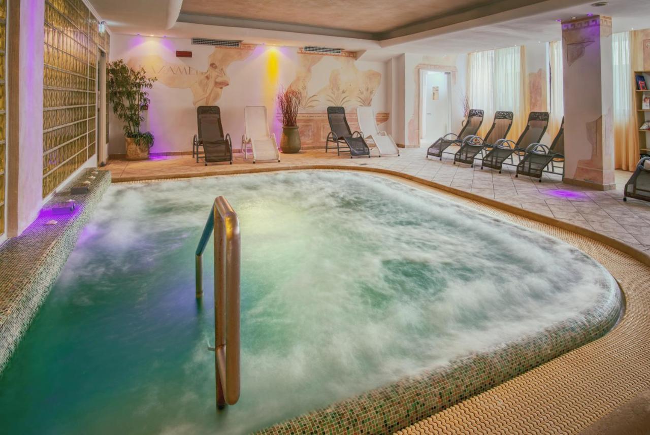 Hotel Caesar Residence & Spa Lido di Camaiore Esterno foto